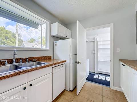 1607 Pinegrove Avenue, Jacksonville FL - photo 19 of 56