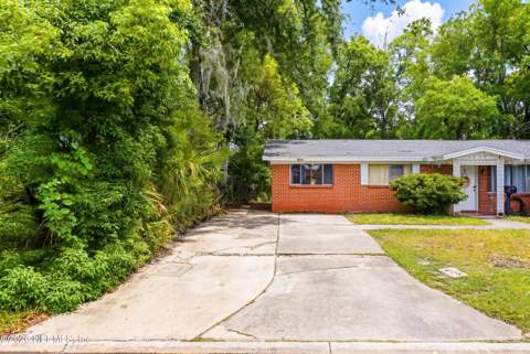 7221 Dostie Drive, Jacksonville FL - photo 6 of 37