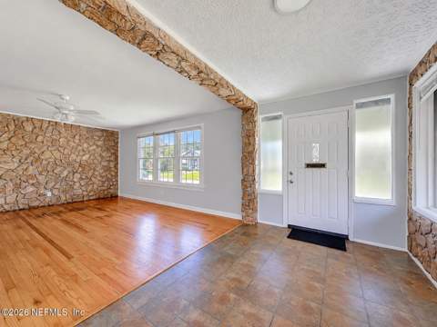 1607 Pinegrove Avenue, Jacksonville FL - photo 8 of 56