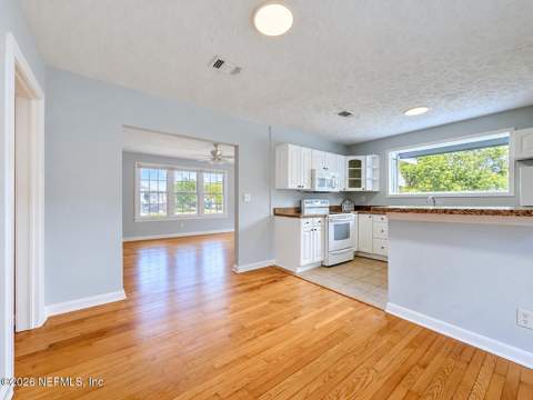 1607 Pinegrove Avenue, Jacksonville FL - photo 14 of 56