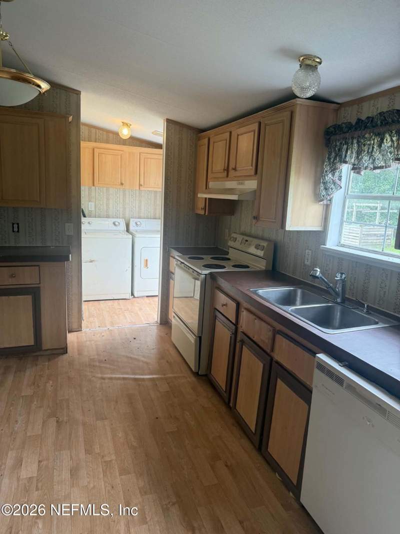 3 bedroom Manufactured Home at 266 Ash Street, Lak-a-wana Lk Garden, Hawthorne — photo 4