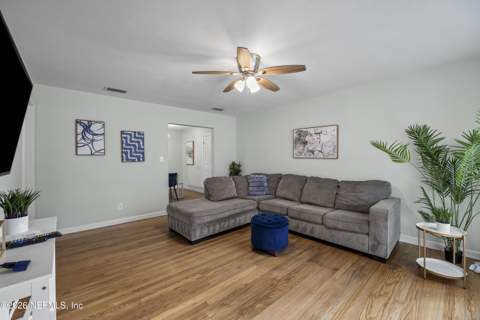 8633 Emerald Isle Circle, Jacksonville FL - photo 13 of 53