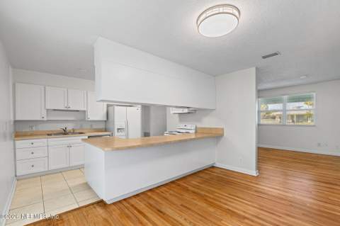 511 Florida Boulevard, Neptune Beach FL - photo 13 of 39