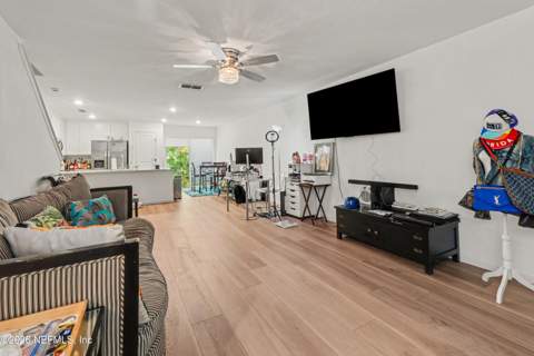 6849 Lake Mist Lane, Jacksonville FL - photo 8 of 19