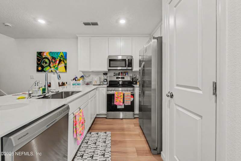 3 bedroom Townhouse at 6849 Lake Mist Lane, Lane Ave Townhomes, Jacksonville — photo 4
