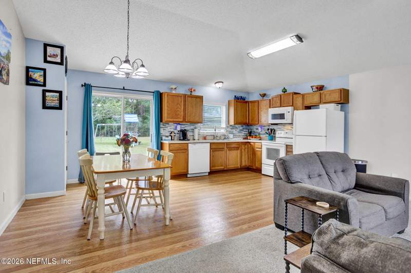 3 bedroom Single Family Residence at 11 Peppermint Avenue, Middleburg, Middleburg — photo 4