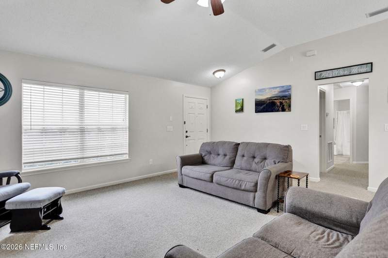 3 bedroom Single Family Residence at 11 Peppermint Avenue, Middleburg, Middleburg — photo 3