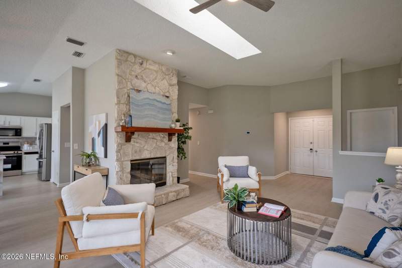 3 bedroom Single Family Residence at 7838 Moss Pointe Trail, Argyle Forest, Jacksonville — photo 4