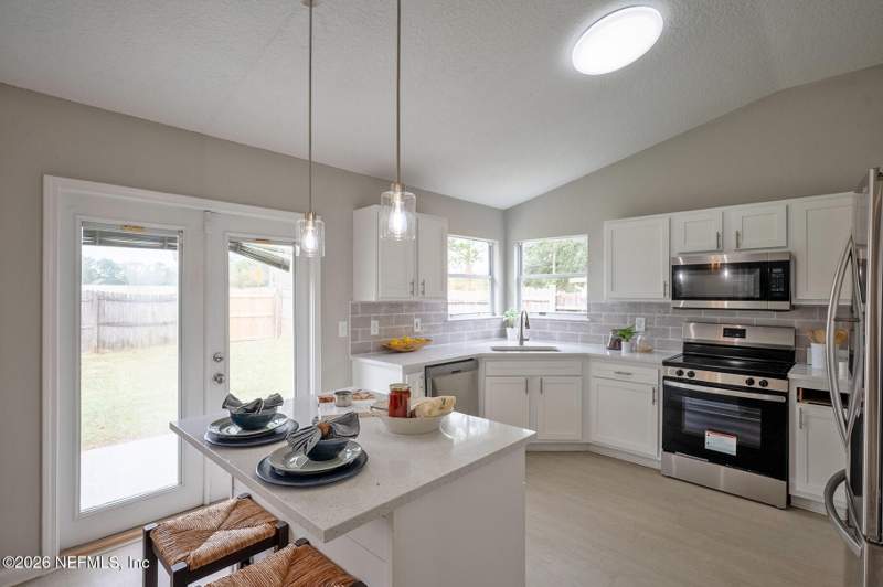 3 bedroom Single Family Residence at 7838 Moss Pointe Trail, Argyle Forest, Jacksonville — photo 2