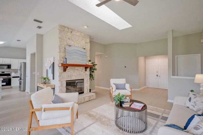 3 bedroom Single Family Residence at 7838 Moss Pointe Trail, Argyle Forest, Jacksonville — photo 4