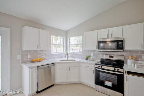 7838 Moss Pointe Trail, Jacksonville FL - photo 10 of 38