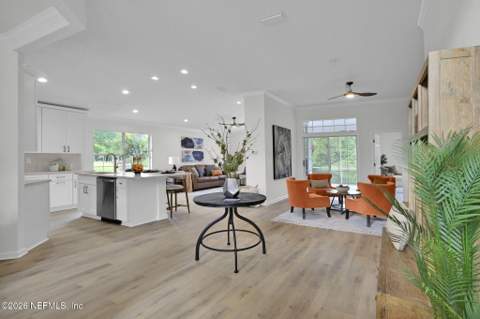 6080 Alpenrose Avenue, Jacksonville FL - photo 11 of 46