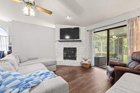 4759 Riverine Drive, Jacksonville FL - photo 8 of 24