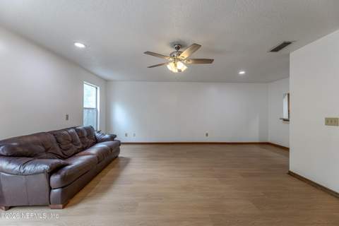 12057 Cobblewood Lane, Jacksonville FL - photo 9 of 39
