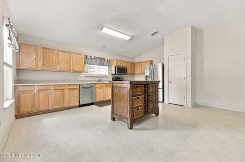 1204 Summit Oaks Drive, Jacksonville FL - photo 10 of 45