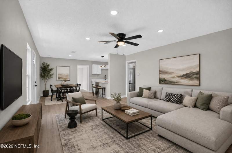 4 bedroom Single Family Residence at 3751 Pizarro Road, San Jose Replat, Jacksonville — photo 3