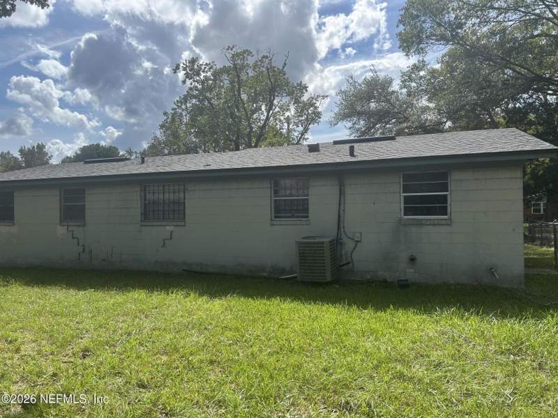 3 bedroom Single Family Residence at 7577 W John F Kennedy Drive, Washington Lake Est, Jacksonville — photo 2