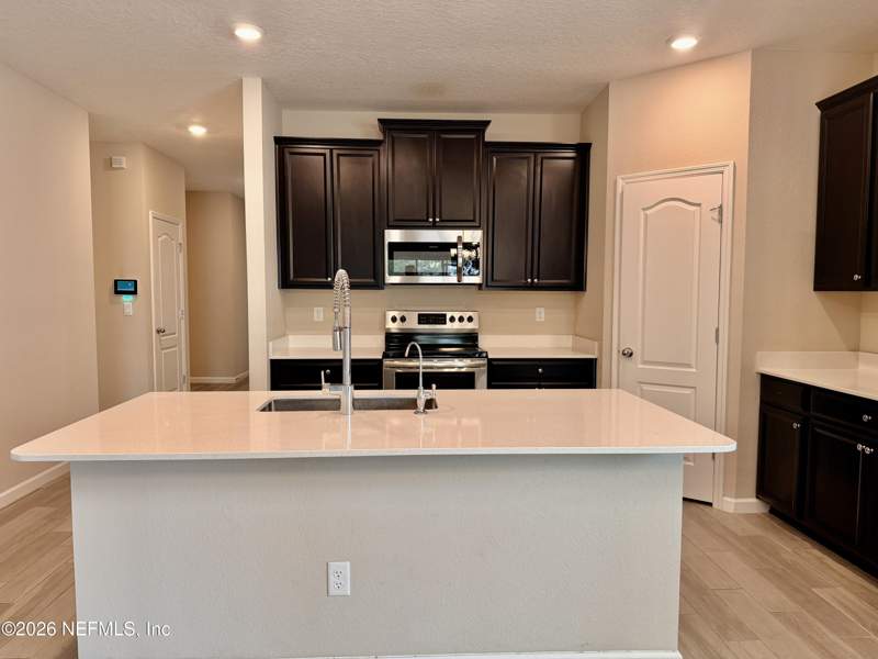 3 bedroom Single Family Residence at 10153 Roman Lane, Fox Ridge, Jacksonville — photo 2