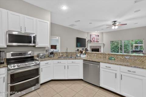 465 Bridgeport Court, Jacksonville FL - photo 10 of 33