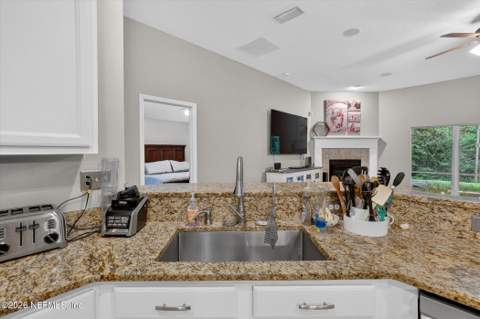 465 Bridgeport Court, Jacksonville FL - photo 12 of 33