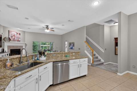 465 Bridgeport Court, Jacksonville FL - photo 13 of 33