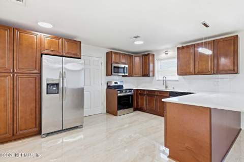 8833 Coventry Court, Jacksonville FL - photo 7 of 33
