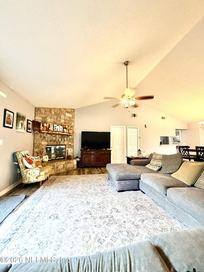 3 bedroom Single Family Residence at 8189 Kilwinning Lane, Highland Lakes, Jacksonville — photo 5