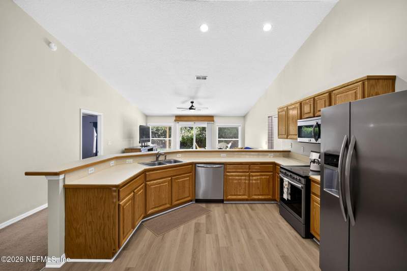 4 bedroom Single Family Residence at 177 Johns Glen Drive, Johns Glen, Jacksonville — photo 2