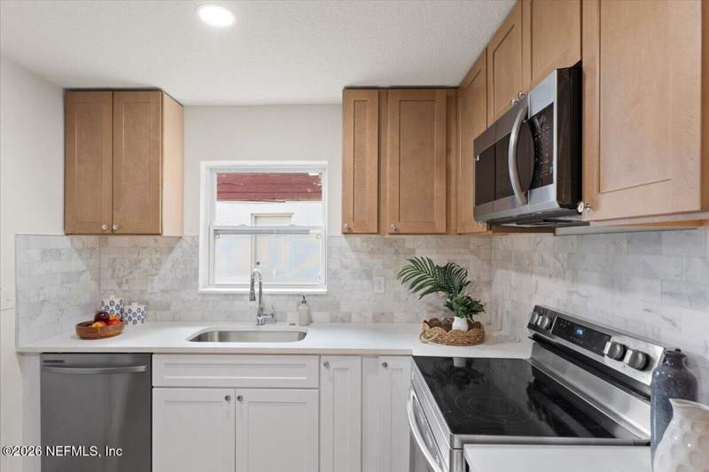 4 bedroom Single Family Residence at 5316 Robert Scott Dr S Drive, Santa Monica, Jacksonville — photo 4