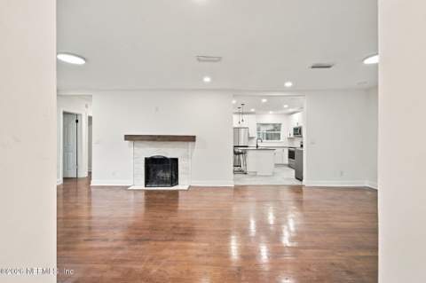 2119 Mercer Circle, Jacksonville FL - photo 7 of 60