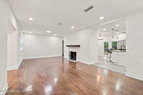 2119 Mercer Circle, Jacksonville FL - photo 10 of 60