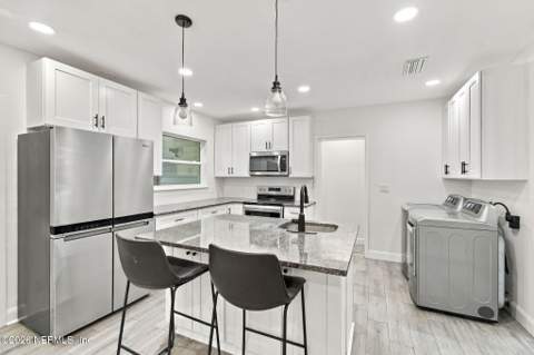 2119 Mercer Circle, Jacksonville FL - photo 13 of 60