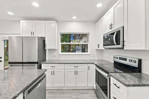2119 Mercer Circle, Jacksonville FL - photo 15 of 60