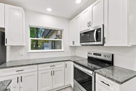 2119 Mercer Circle, Jacksonville FL - photo 18 of 60
