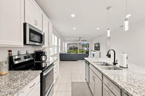 12548 Green Meadow Drive, Jacksonville FL - photo 7 of 23