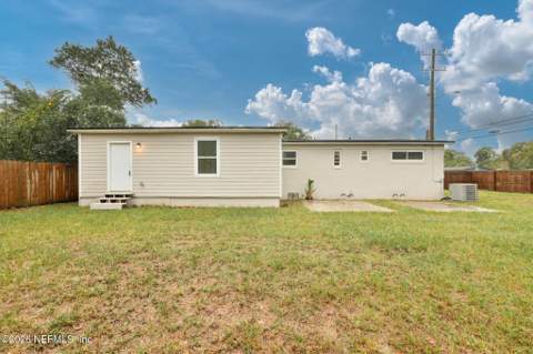 2751 Lansdowne Drive, Jacksonville FL - photo 6 of 33