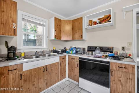 302 S 6th Street, Jacksonville Beach FL - photo 8 of 47