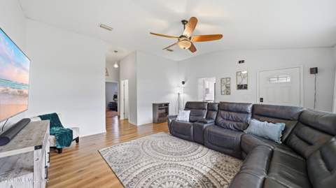 7681 Vandalay Drive, Jacksonville FL - photo 7 of 47
