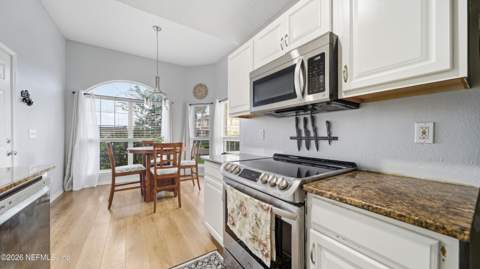 7681 Vandalay Drive, Jacksonville FL - photo 11 of 47