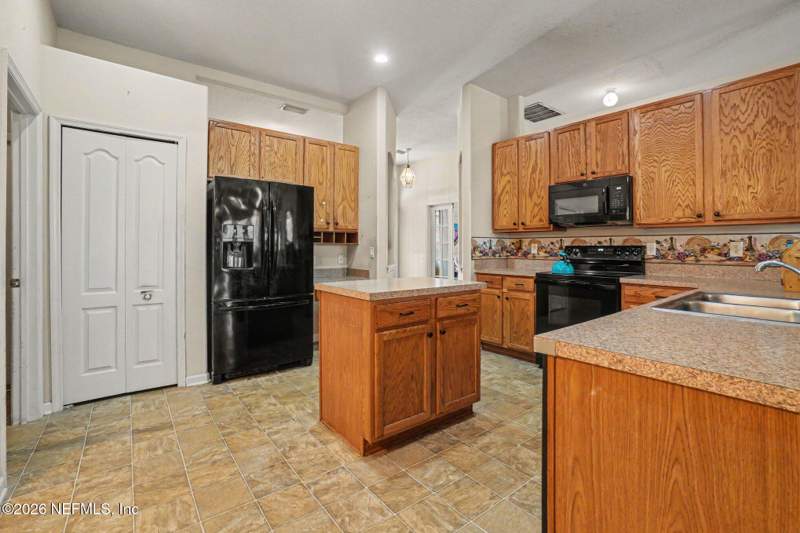 4 bedroom Single Family Residence at 12197 Captiva Bluff Circle, Captiva Bluff, Jacksonville — photo 3