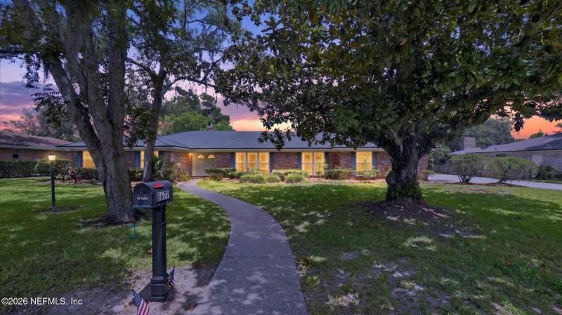 4 bedroom Single Family Residence at 8677 San Servera Drive, Villa San Jose, Jacksonville — photo 2