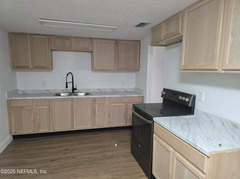 7772 Lake Park Drive, Jacksonville FL - photo 10 of 14
