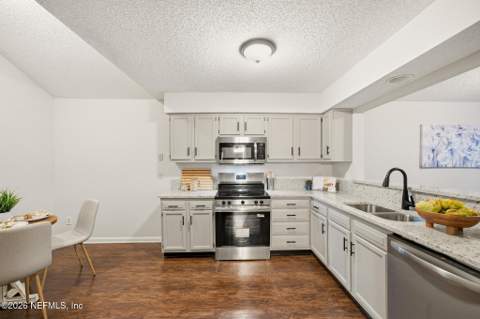 10877 Cabbage Pond Court, Jacksonville FL - photo 10 of 31