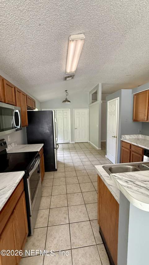 8366 Rocky Creek Drive, Jacksonville FL - photo 22 of 34