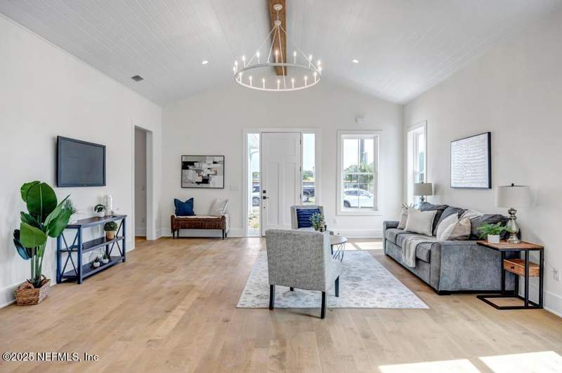 3 bedroom Single Family Residence at 552 Seagate Avenue, Jax Beach Park, Neptune Beach — photo 2