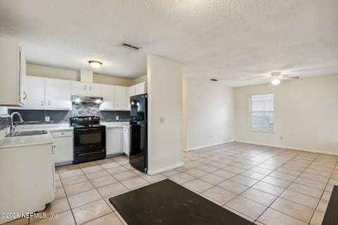 1519 Brook Forest Drive, Jacksonville FL - photo 15 of 35