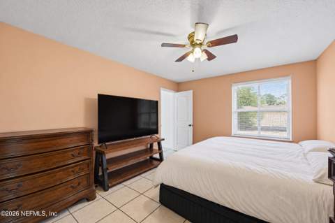 8210 Hot Springs Drive, Jacksonville FL - photo 12 of 31