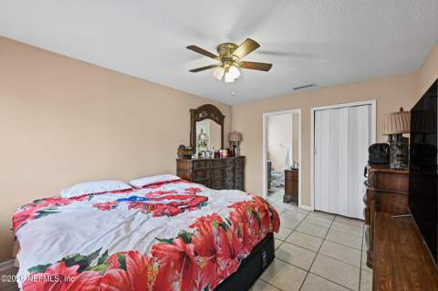8210 Hot Springs Drive, Jacksonville FL - photo 13 of 31