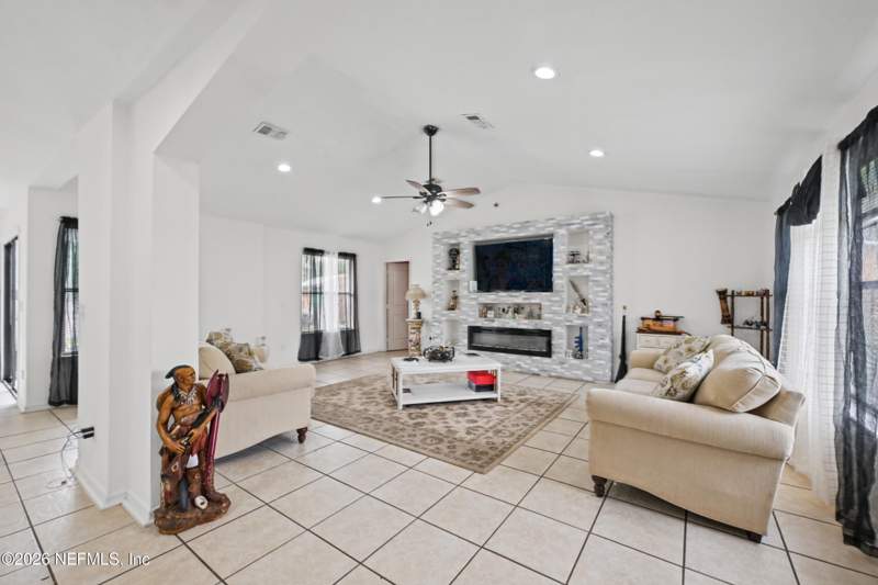 3 bedroom Single Family Residence at 8210 Hot Springs Drive, Mcgirts Creek, Jacksonville — photo 5