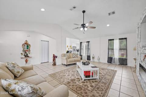8210 Hot Springs Drive, Jacksonville FL - photo 7 of 31